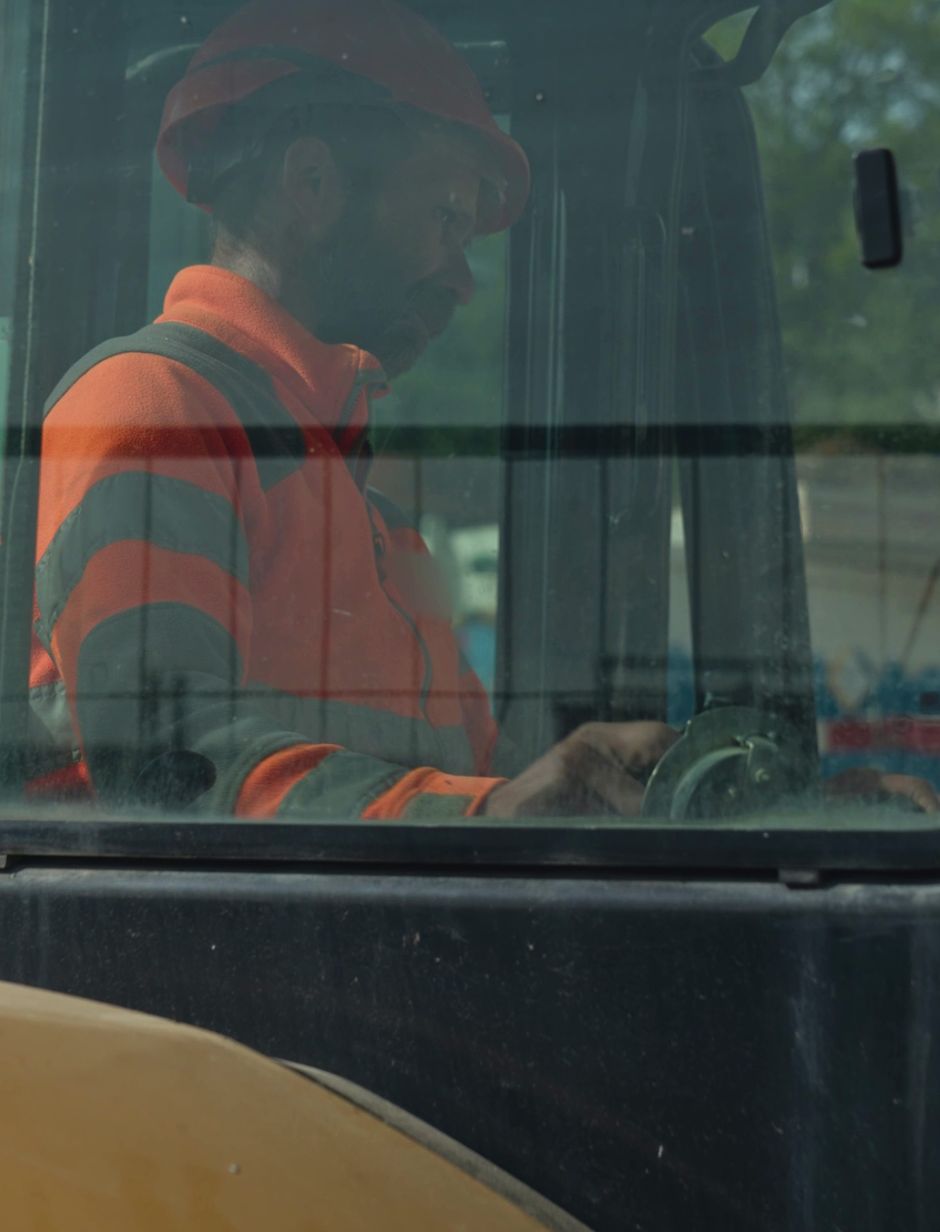 alt="Baumaschinenführer Jobs – Einsatz auf Schweizer Baustellen: Profil prüfen"