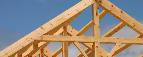 Dachstuhl aus Holz