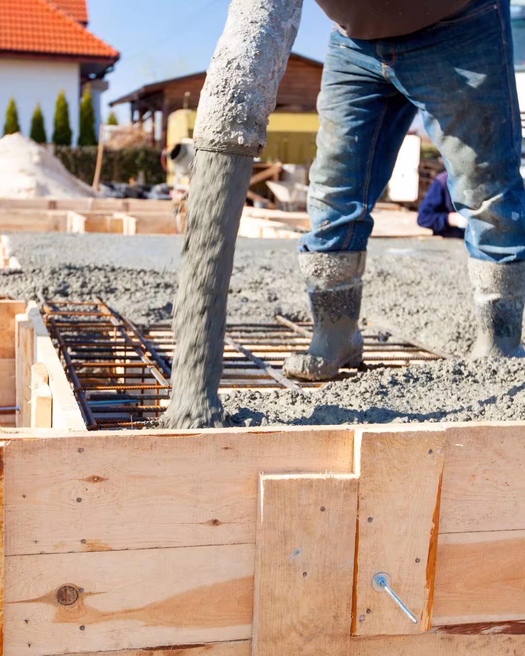 Schaler beim Beton-Giessen